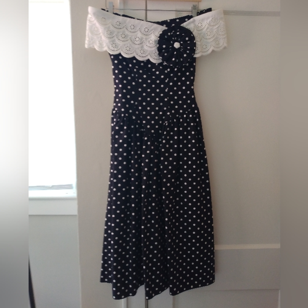 Vintage Cotton Black and White Polka Dot Pointed Waist Off-Shoulder Dress